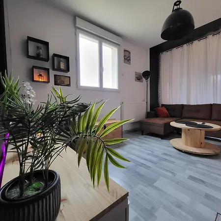 Σπίτι διακοπών Privatif, Maison De Familiale 100m2 Avec Piscine, Parking Prive 
