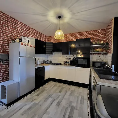 Privatif, Maison De Familiale 100m2 Avec Piscine, Parking Prive 