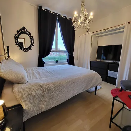 Privatif, Maison De Familiale 100m2 Avec Piscine, Parking Prive 